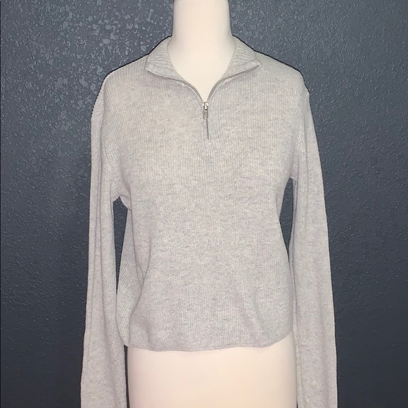 Brandy Melville Sweaters - BRANDY MELVILLE GRAY PULLOVER!